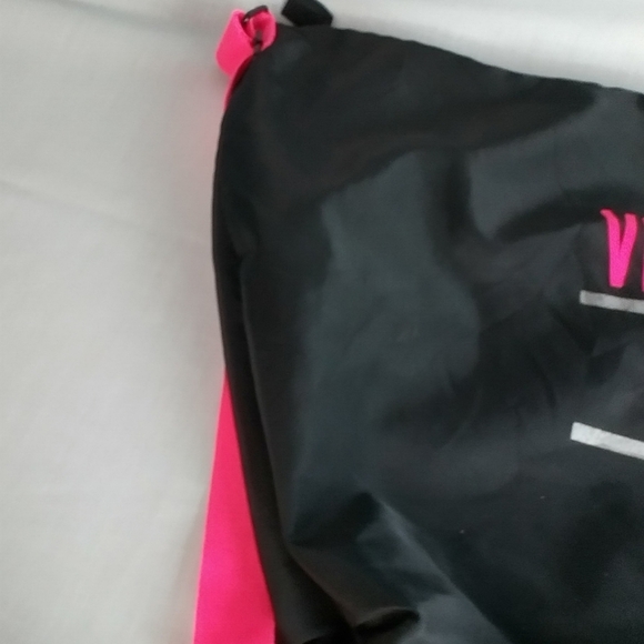 Victorias Secret Sport Zip  Duffle Gym Bag Hot Pink Black,Adjustable Strap * - Picture 3 of 10